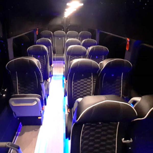 梅赛德斯 SPRINTER 16座位数
